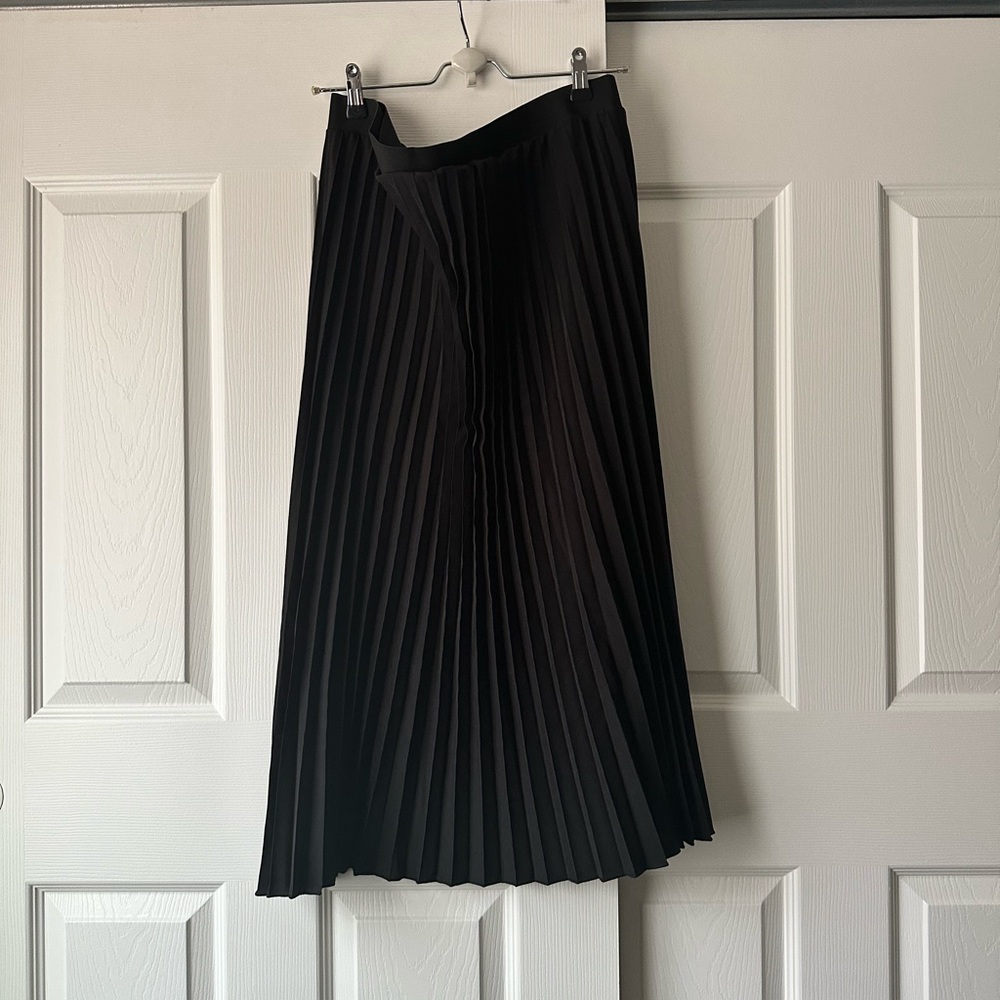 NWOT 3X SHEIN Women's Black Pleated Midi Skirt